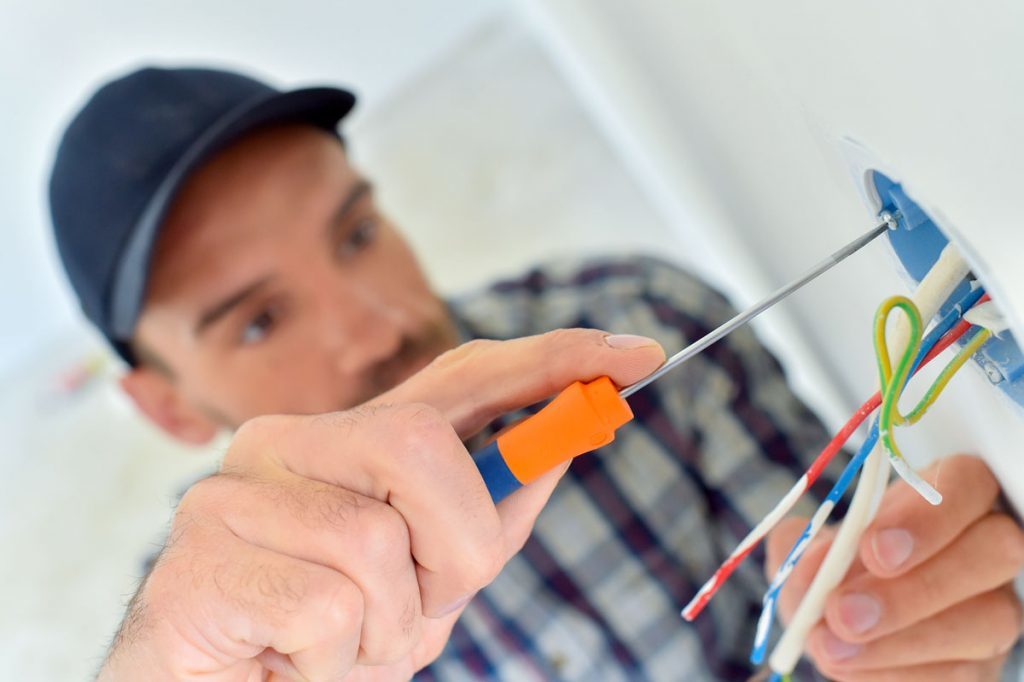 Electricians in Wilmington, SC – The Dangers of Old Electrical Wiring