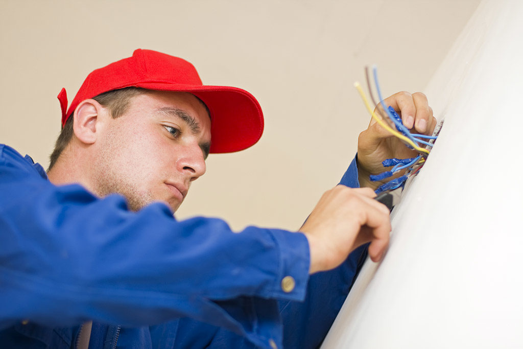 9 Reasons to Call Someone for Electrical Repair in Myrtle Beach, SC