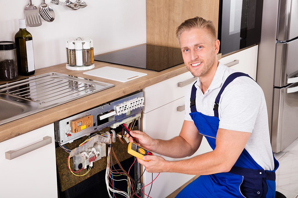 11 Signs that You Need Electrical Services in Myrtle Beach