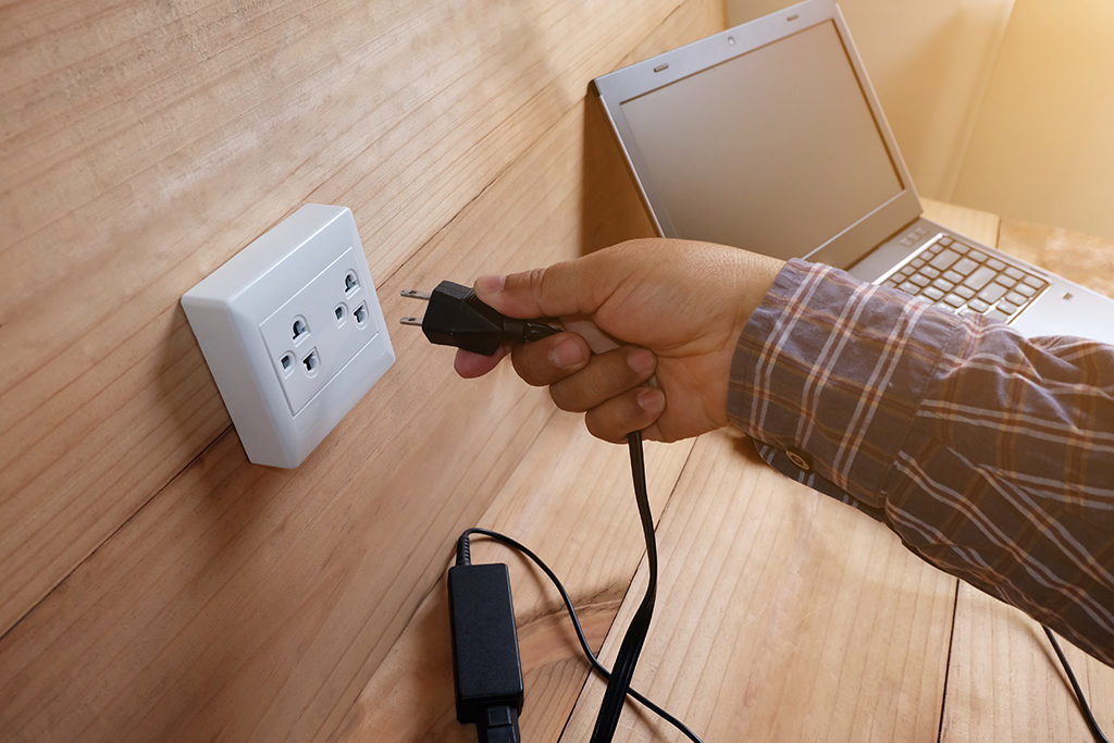 7 Signs That You Need to Call for Electrical Repair | Myrtle Beach, SC