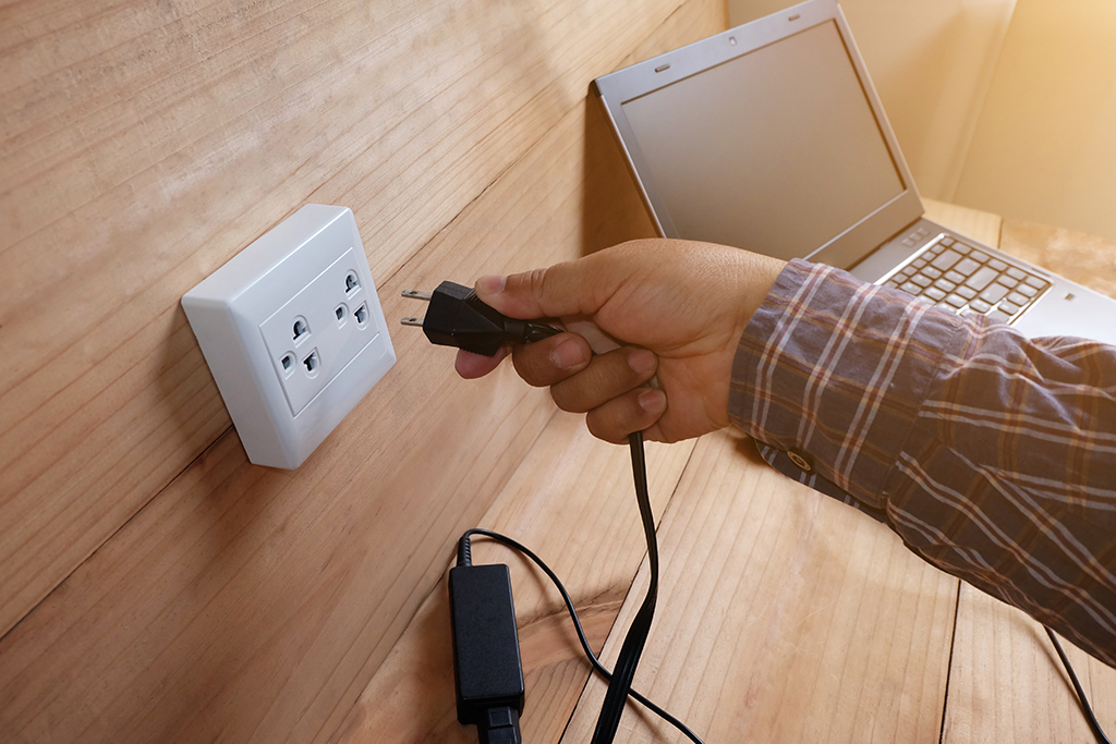 7 Signs That You Need to Call for Electrical Repair Myrtle Beach, SC