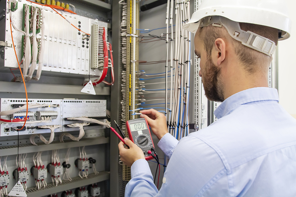 Hiring Professional Electrical Contractors | Myrtle Beach, SC