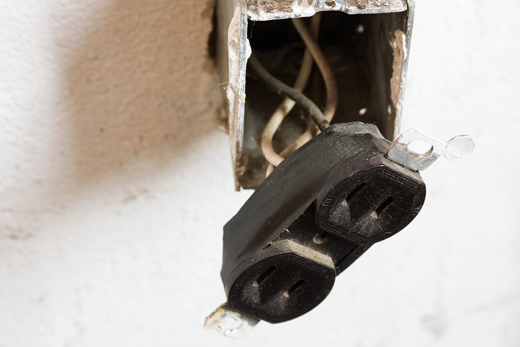 When To Call An Emergency Electrical Service | Myrtle Beach, SC
