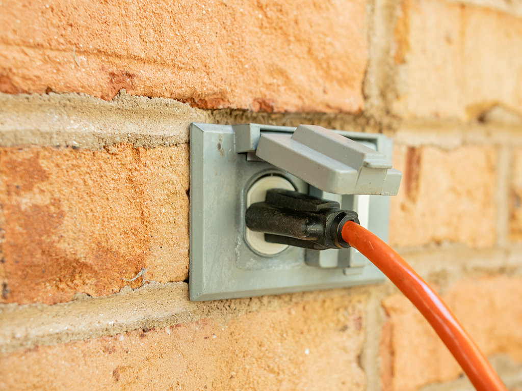 Outdoor Electrical Fixture Safety: Advice From An Emergency Electrician | Myrtle Beach, SC