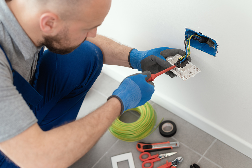 Electrical Repairs You Can’t Ignore And When To Call An Emergency Electrician | Conway, SC