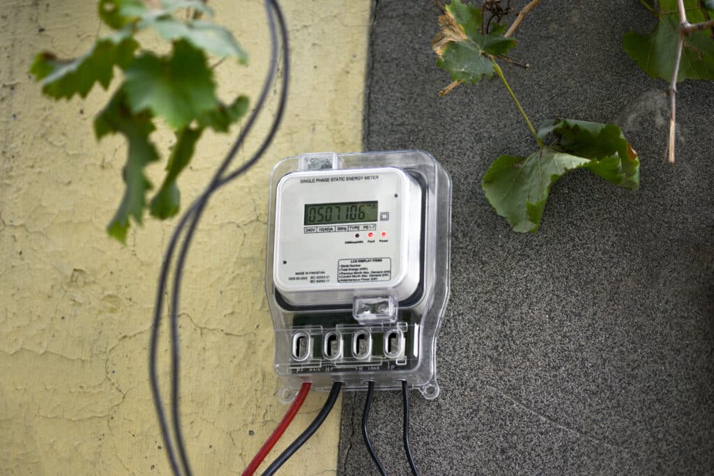 How Smart Meters Improve Energy Efficiency